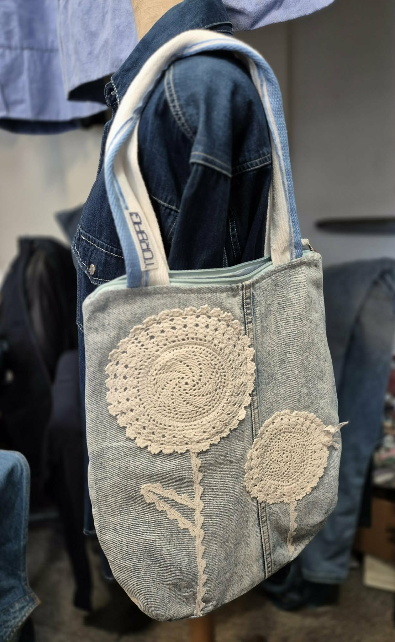 T32 – subtelność i jeans 👖